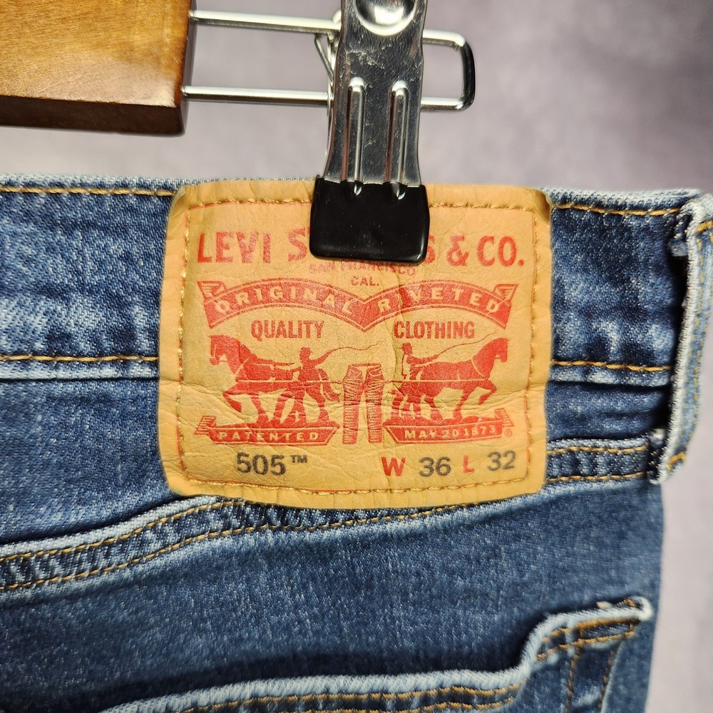 Levis 505 Mens Regular Fit Jeans size 36x32 Straight Fit Zipper Fly Denim - Picture 7 of 16